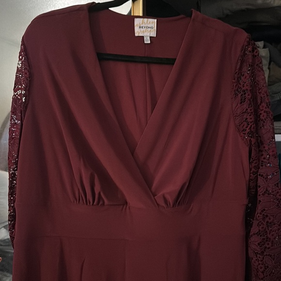 𝕍𝕖𝕣𝕪 𝕗𝕝𝕒𝕥𝕥𝕖𝕣𝕚𝕟𝕘 𝕒𝕟𝕕 𝕔𝕠𝕞𝕗𝕪 𝕓𝕦𝕣𝕘𝕦𝕟𝕕𝕪 𝕕𝕣𝕖𝕤𝕤 - Picture 3 of 5